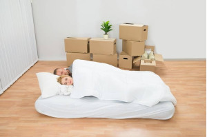 Dlaczego materac nie powinien leżeć na podłodze?