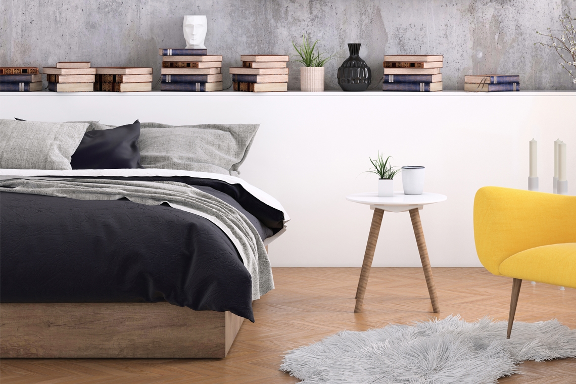 Łóżko oraz stolik